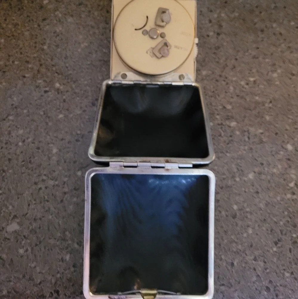 Vintage 60's Elgin Black Travel Alarm‎ Clock